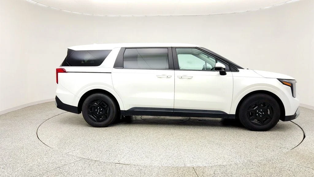 Used 2025 Snow White Pearl Kia LXS FWD image 4