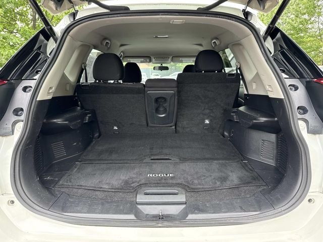 Used 2018 White Nissan SV image 29