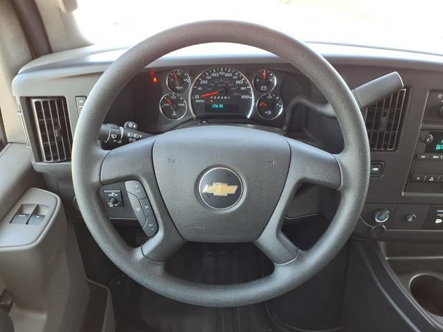New 2025 Summit White Chevrolet 1WT image 14