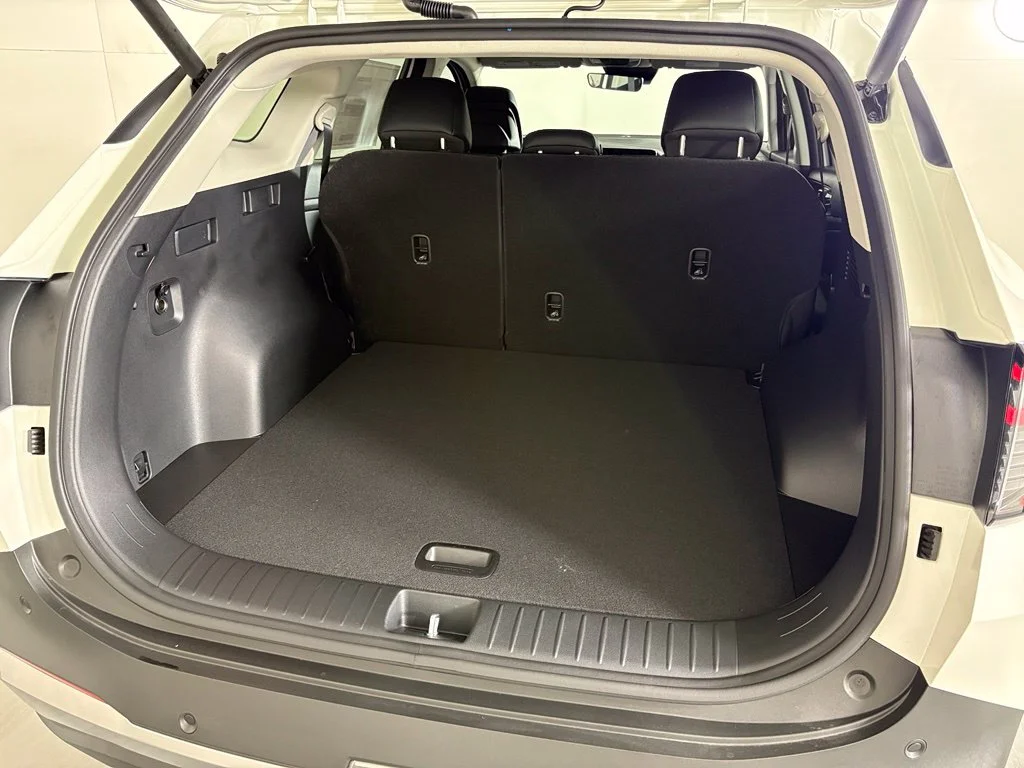 New 2027 Snow White Pearl Kia EX image 21