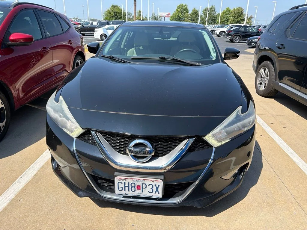 Used 2017 Black Nissan 3.5 SL image 3
