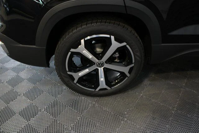 2025 Volkswagen Taos SEL - Photo 26