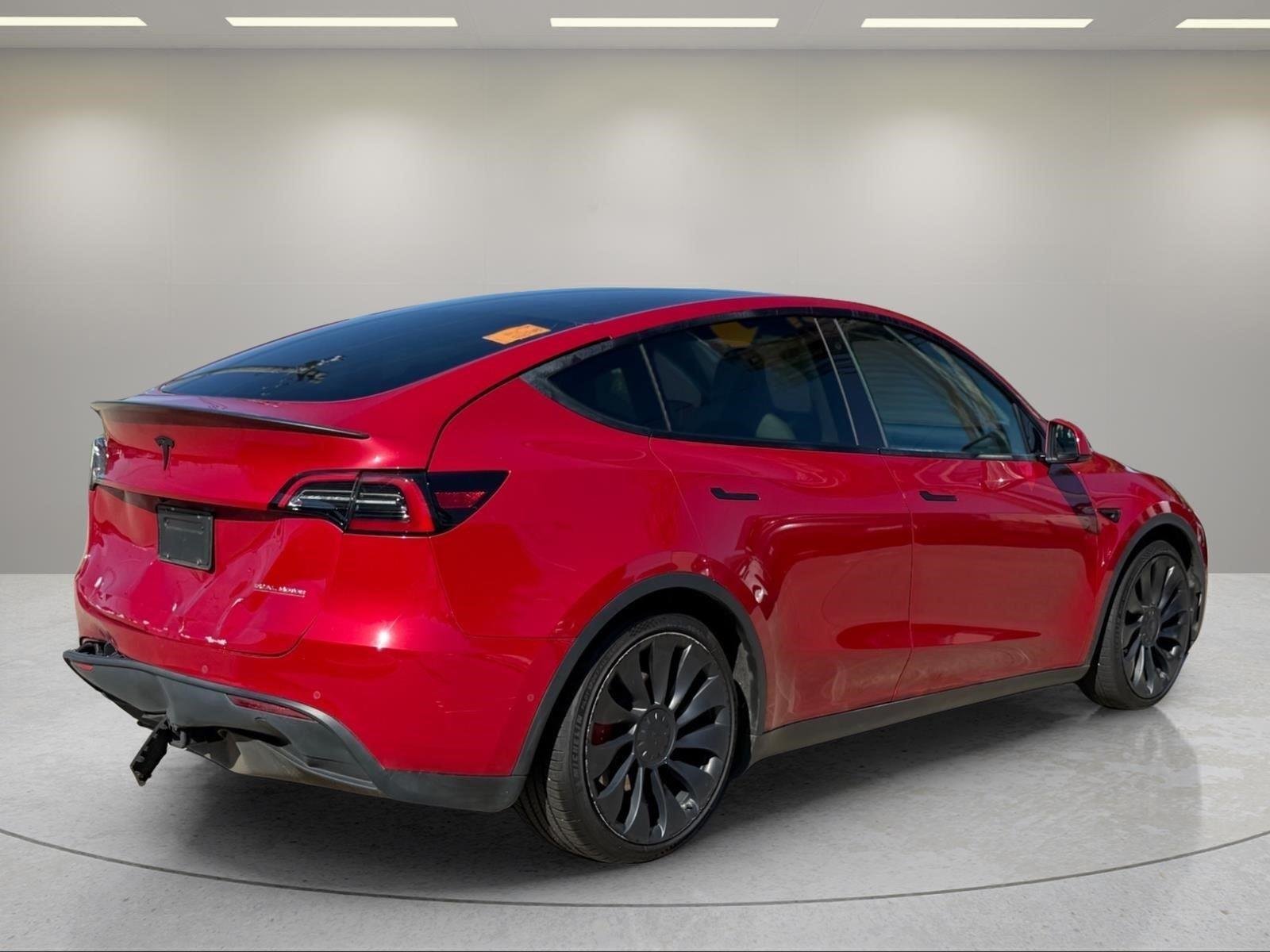 Used 2022  Tesla Performance image 5