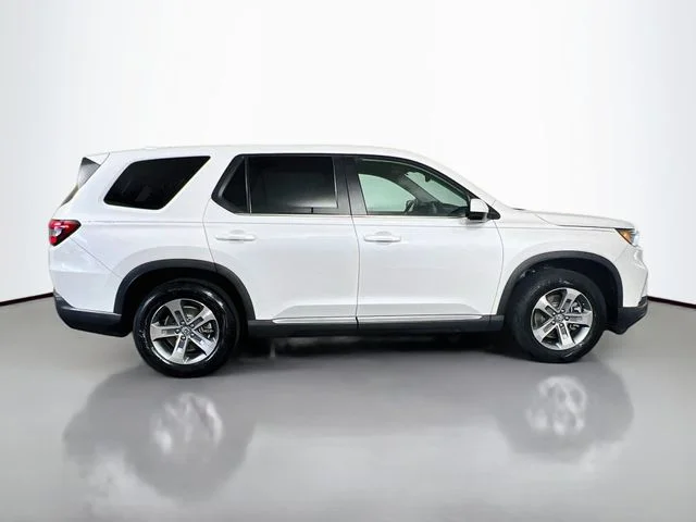 Certified Used 2025 Platinum White Pearl Honda 2WD EX-L image 10