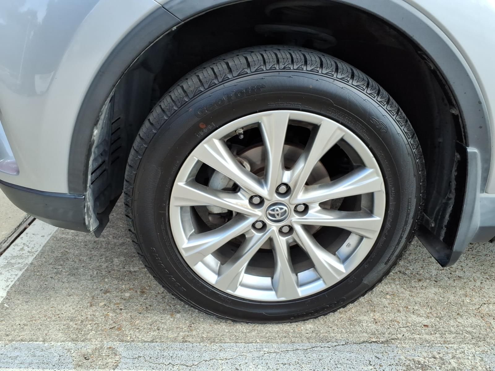 Used 2018 Silver Sky Metallic Toyota Limited image 6