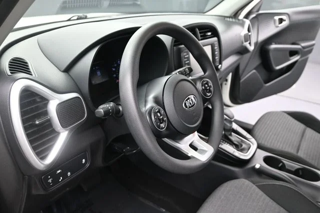 Used 2020 White Kia S image 17