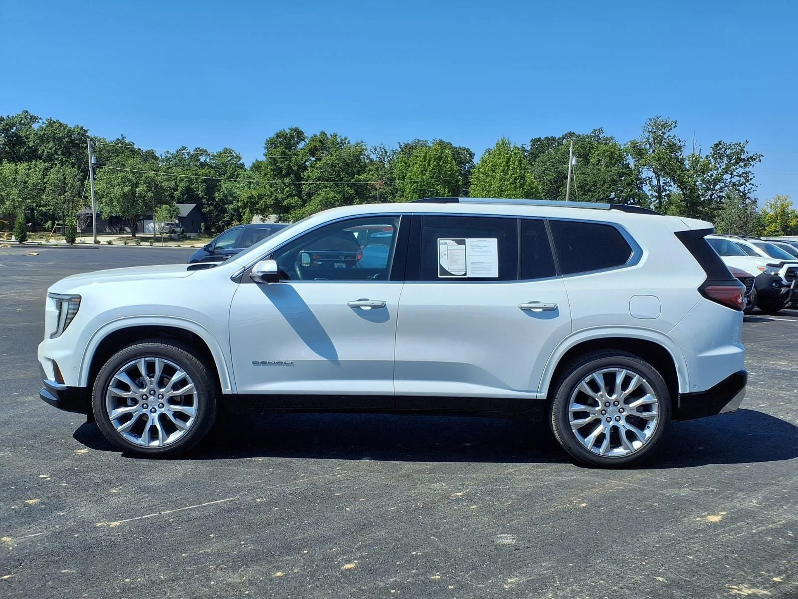 Used 2024 White Frost Tricoat GMC FWD Denali image 15