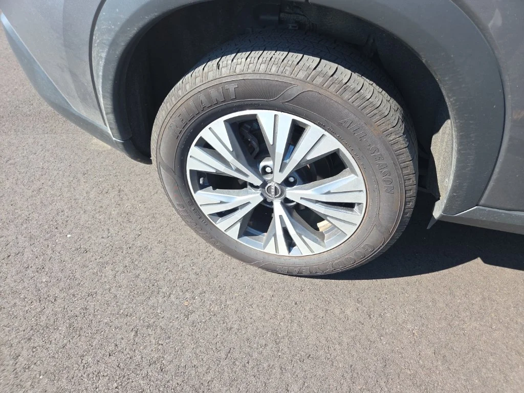 Used 2023 Gray Nissan SV image 27