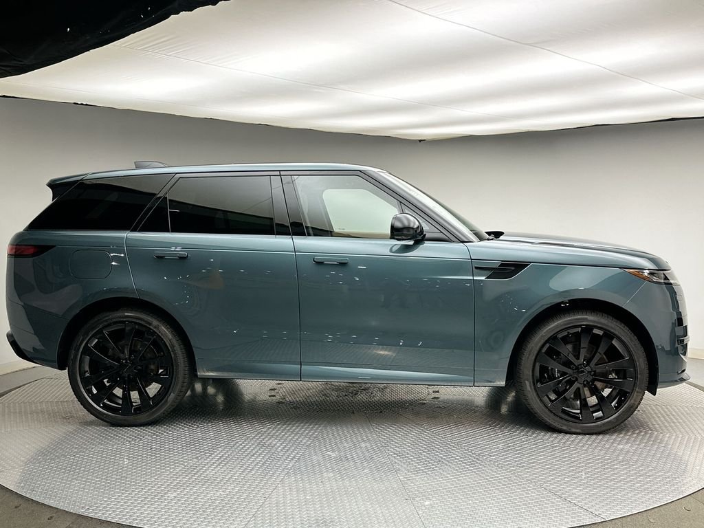 New 2027 Giola Green Metallic Land Rover Dynamic SE image 5