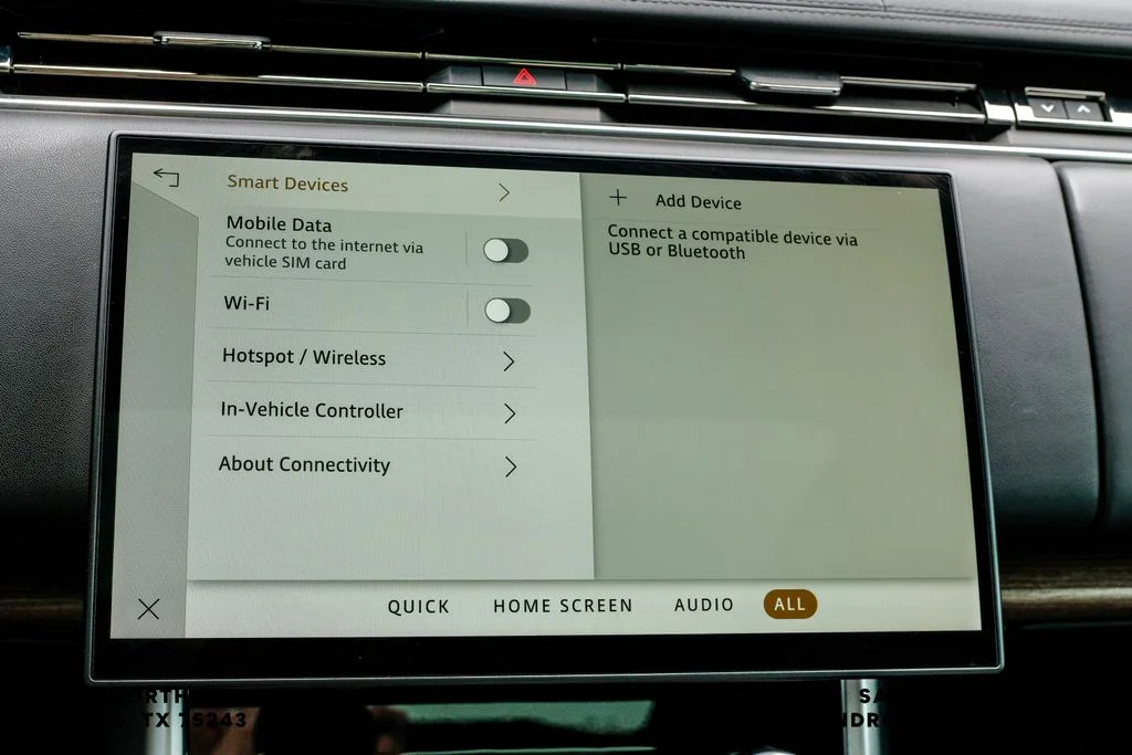 Used 2023 Grey Land Rover SE image 33
