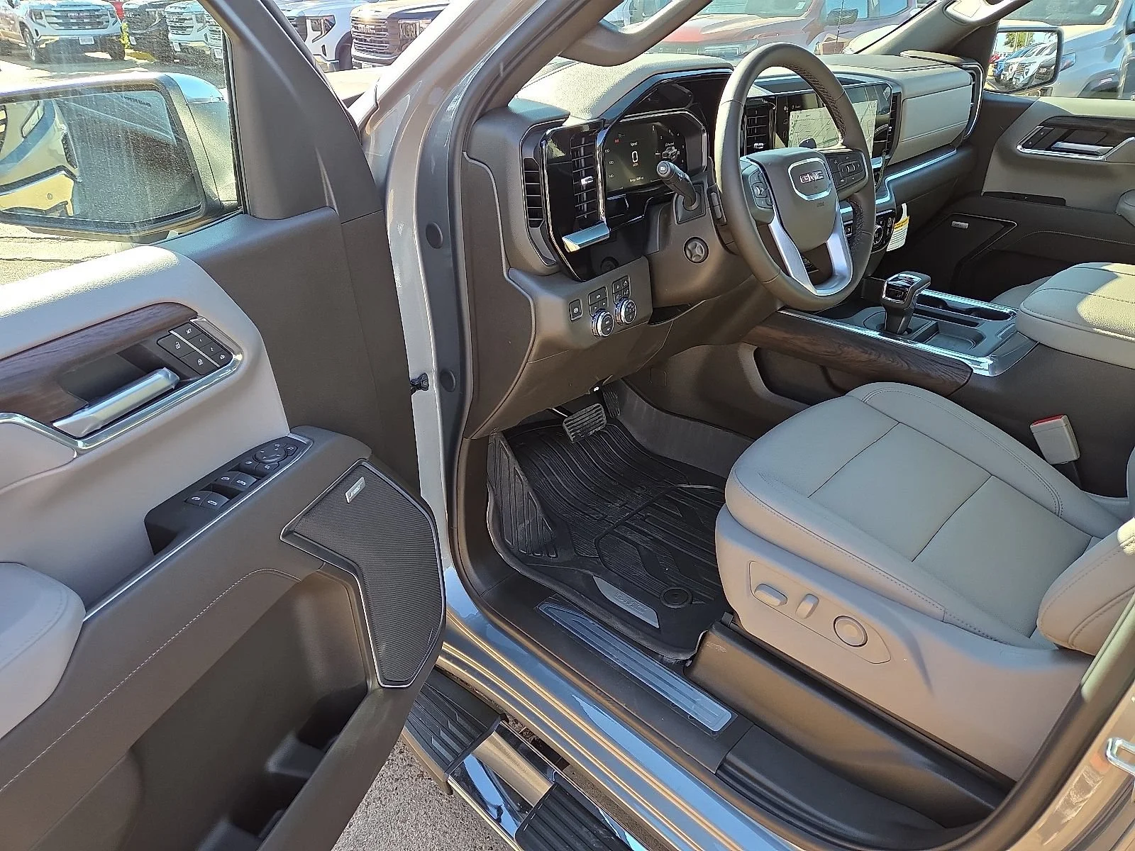 2026 GMC Sierra 1500 SLT - Photo 12