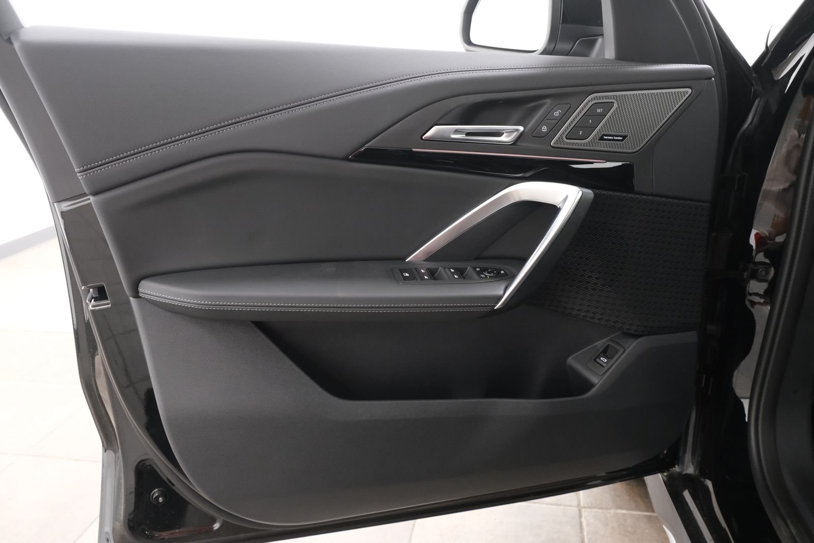 New 2027 Jet Black BMW xDrive28i image 25