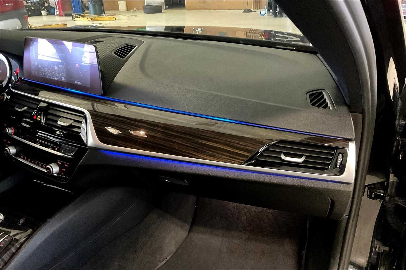 Used 2019 Black Sapphire Metallic BMW 530e iPerformance image 17