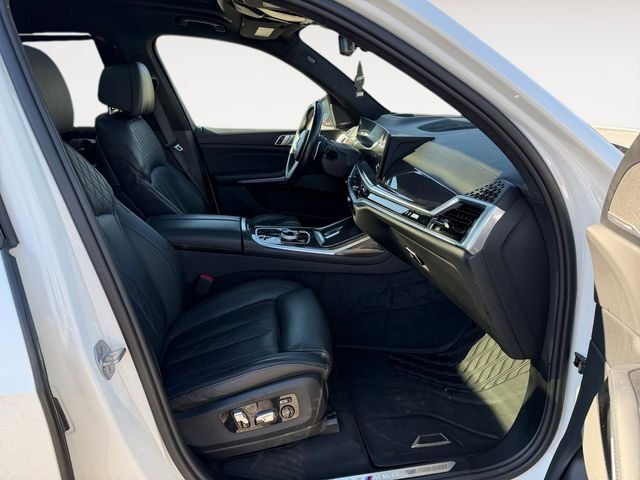 Used 2024 White BMW M60i image 16