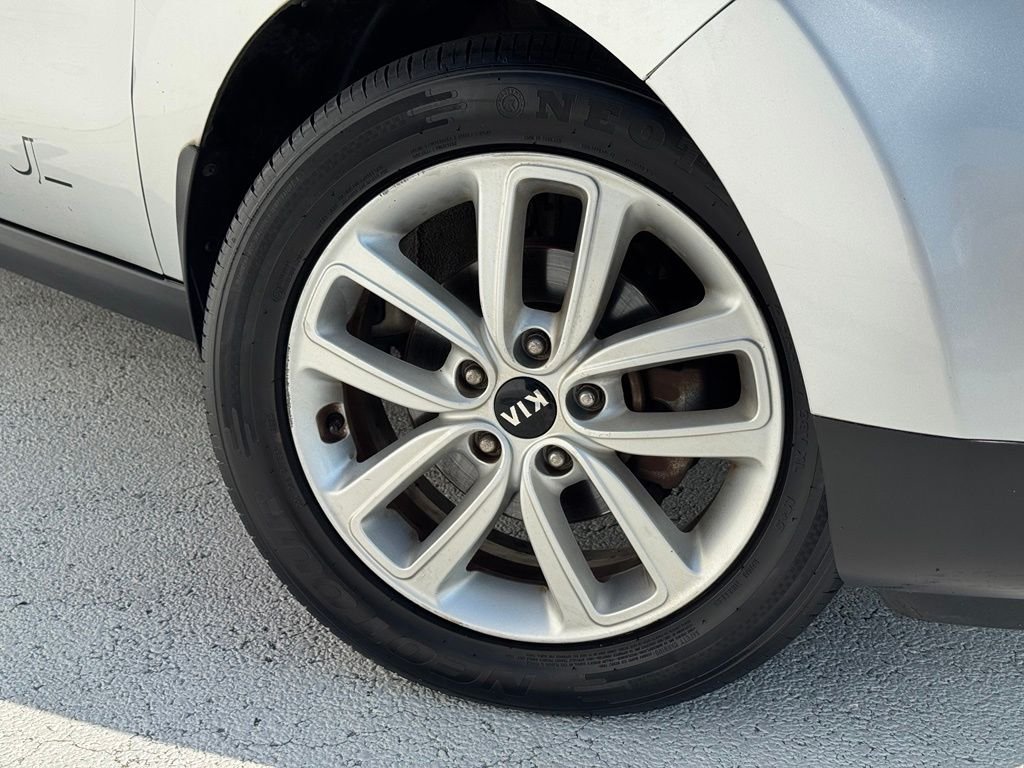 Used 2019 Silver Kia Plus image 5