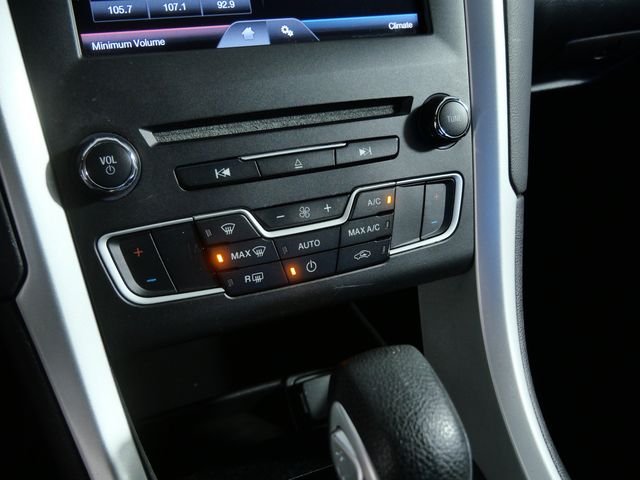 Used 2016 Silver Ford SE image 19