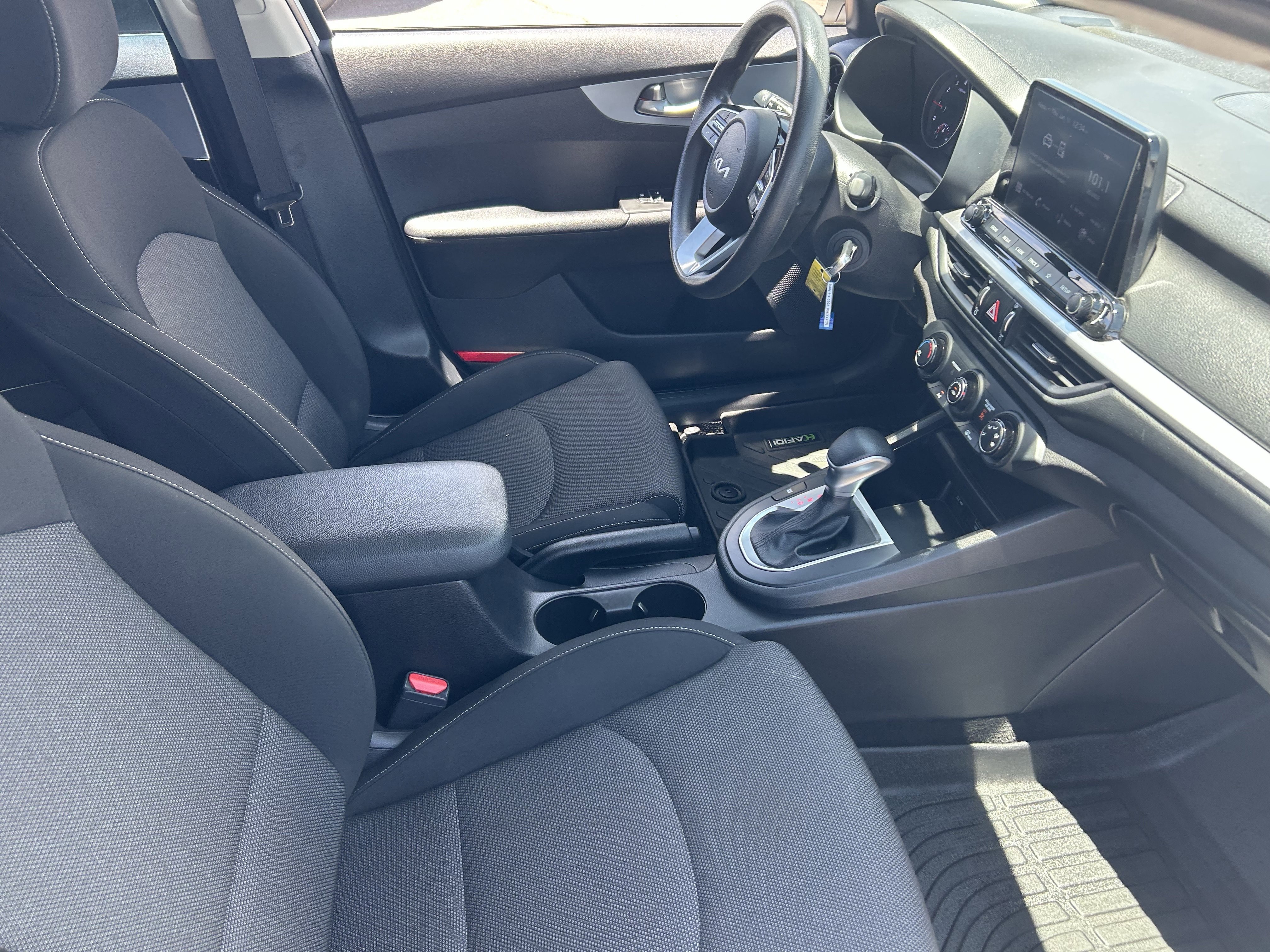 2022 Kia FORTE LXS - Photo 11