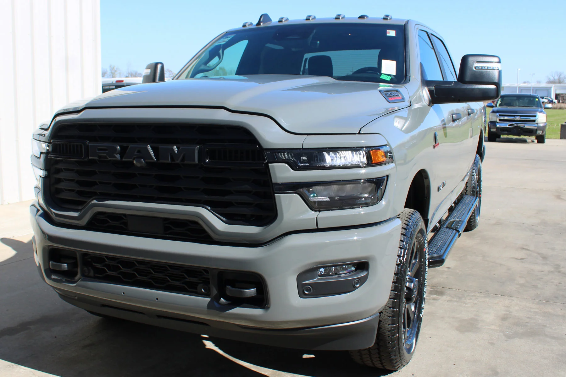 New 2026 Ceramic Gray Clear-Coat Exterior Paint RAM BIG HORN CREW CAB 4X4 image 25