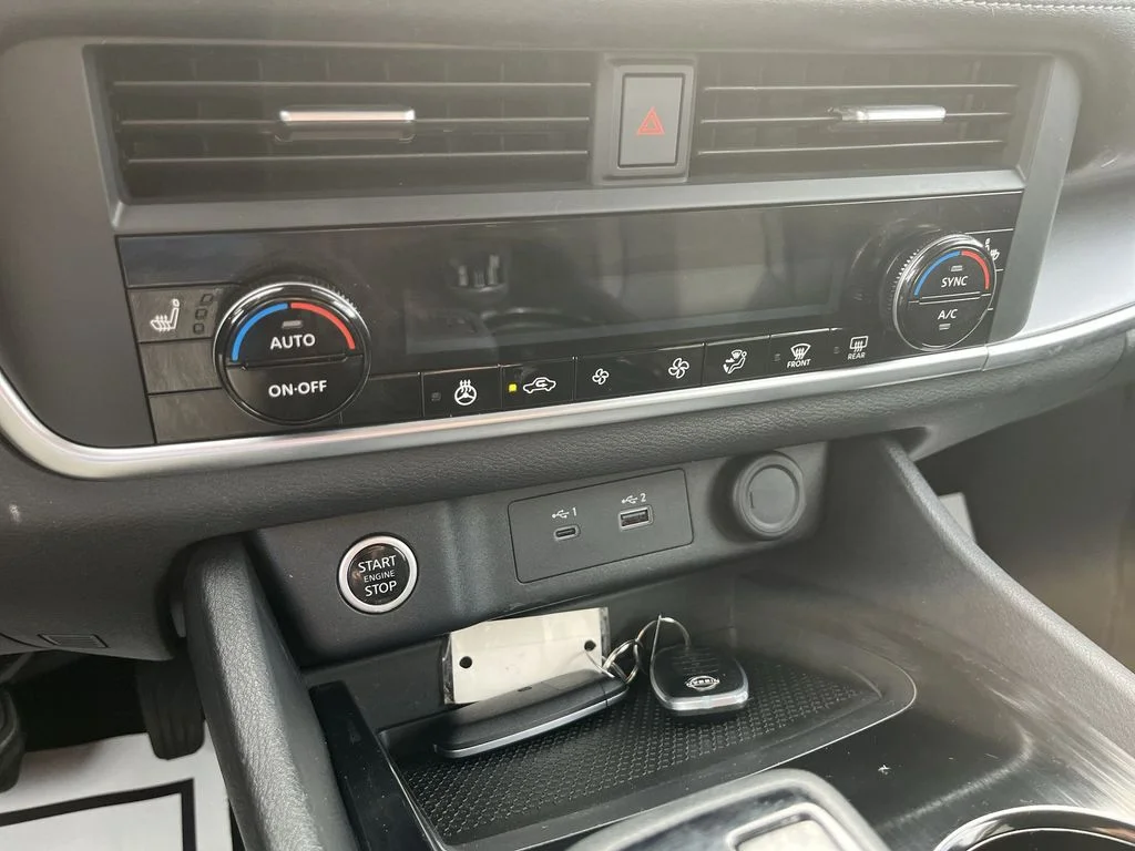 Used 2023 White Nissan SV image 18