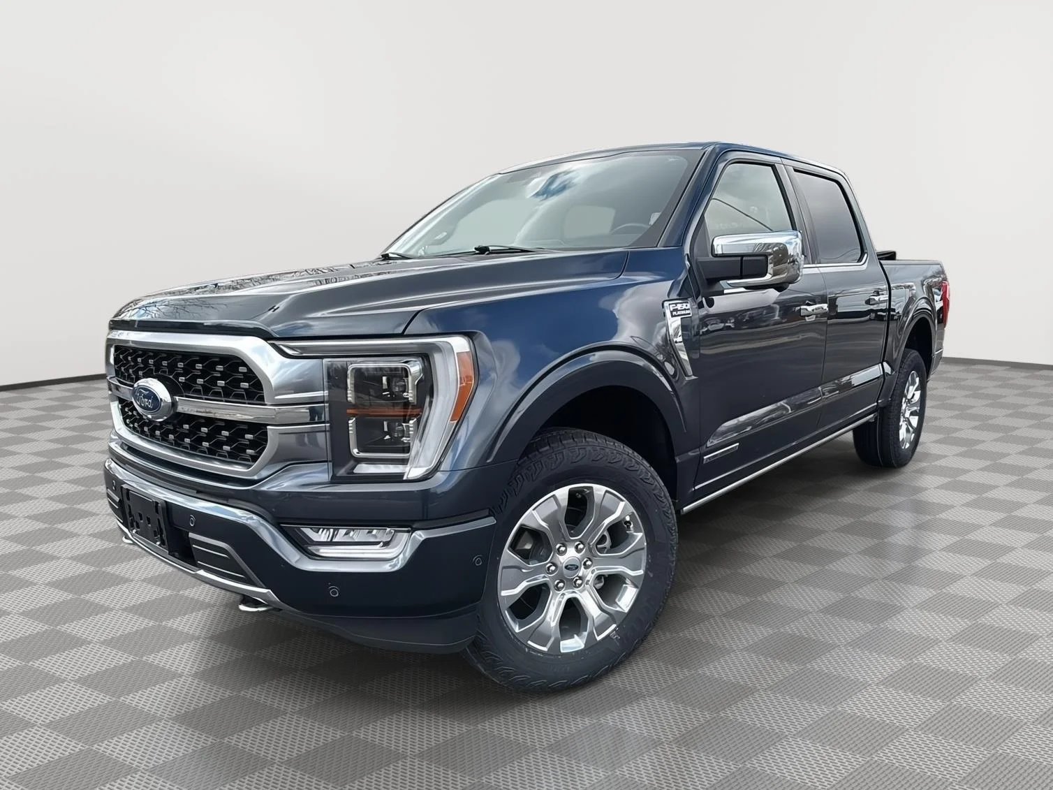 Used 2022 Smoked Quartz Metallic Tinted Clearcoat Ford Platinum image 1