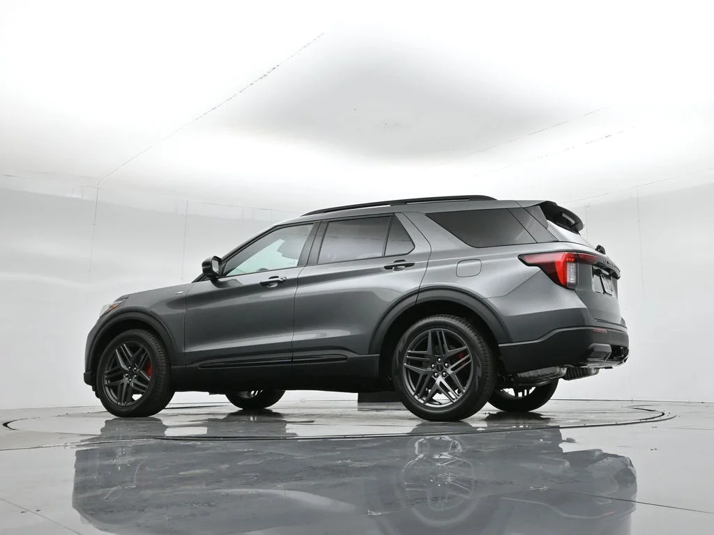 New 2026 Carbonized Gray Metallic Ford ST-Line image 55