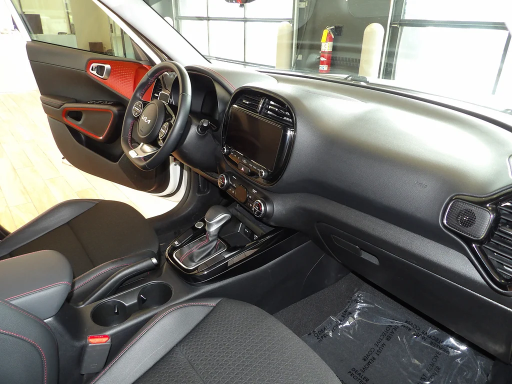 Used 2023 Snow White Pearl Kia GT-Line image 13