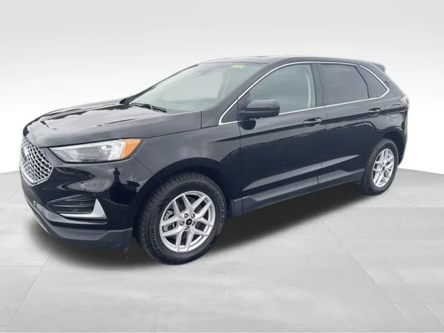 Used 2024 Black Ford SEL image 1