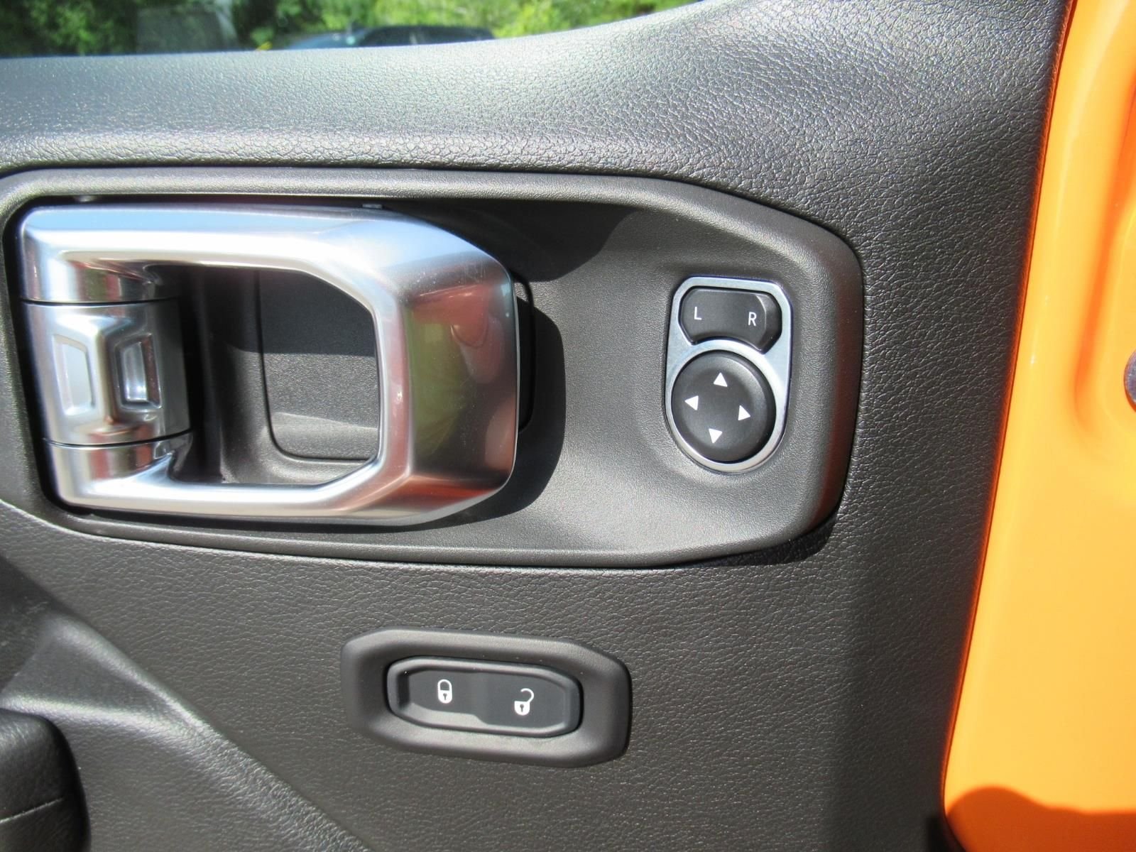 Used 2025  Jeep Mojave image 21