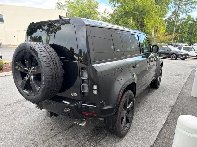 Used 2023 Santorini Black Metallic Land Rover  image 5
