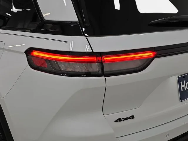 Used 2023 White Jeep Altitude X image 33