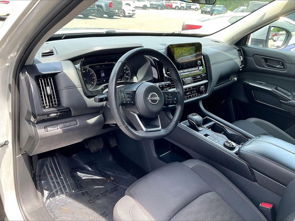 Used 2024 Silver Nissan SV image 8