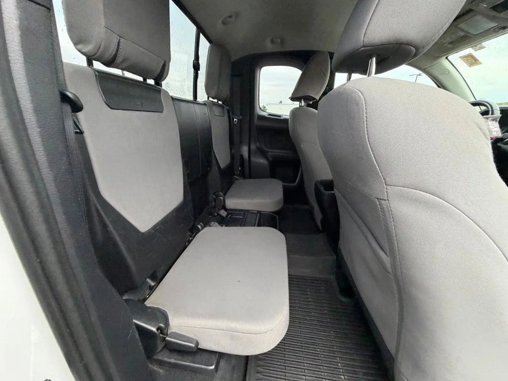 Used 2018 White Toyota SR5 image 42