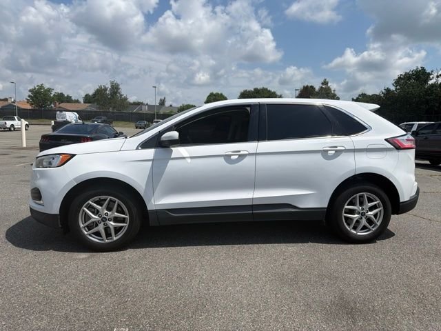 Used 2022 White Ford SEL image 4