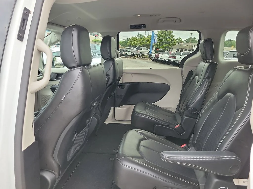 Used 2023 Bright White Clearcoat Chrysler Touring L image 10