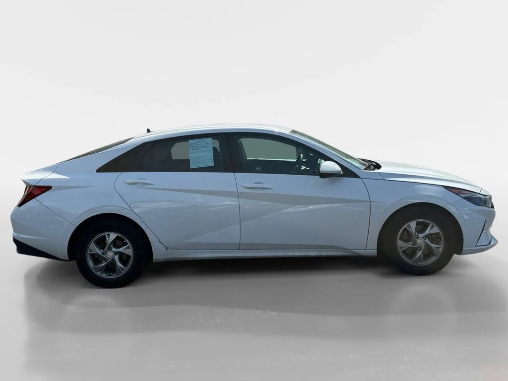 Used 2021 Quartz White Hyundai SE image 8