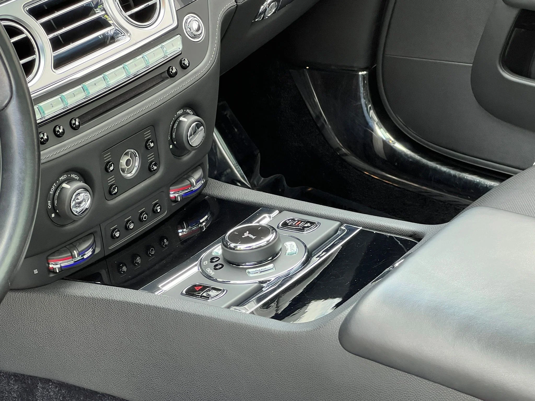 Used 2015 White Rolls-Royce Base image 25