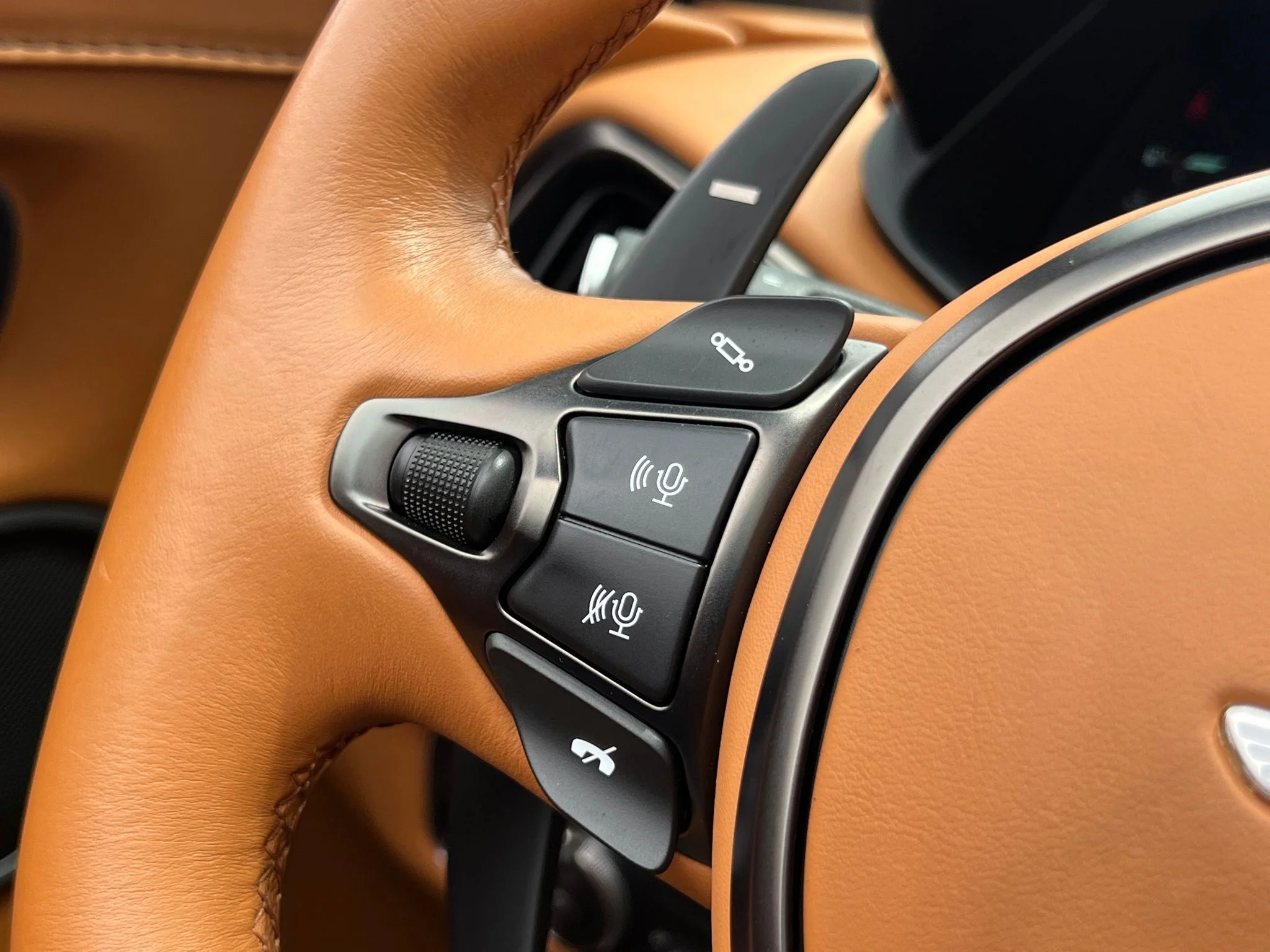 Used 2023 Green Aston Martin  image 22