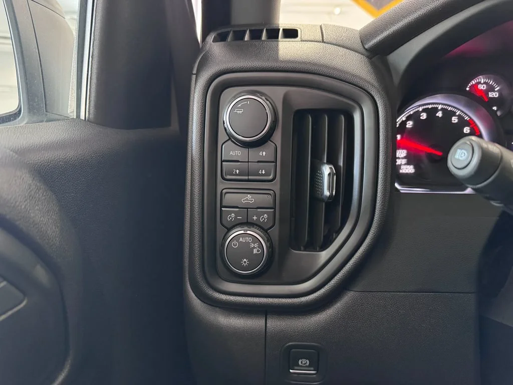 2023 Chevrolet Silverado 1500 Custom - Photo 22