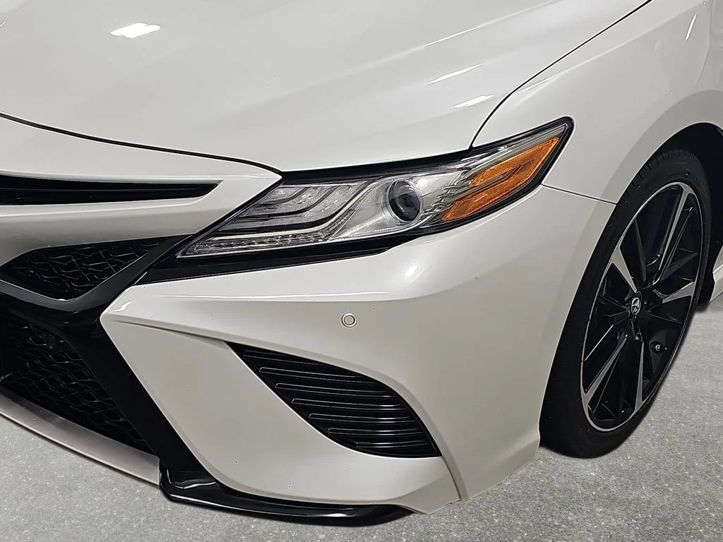 Used 2018 Beige Toyota XSE V6 image 32