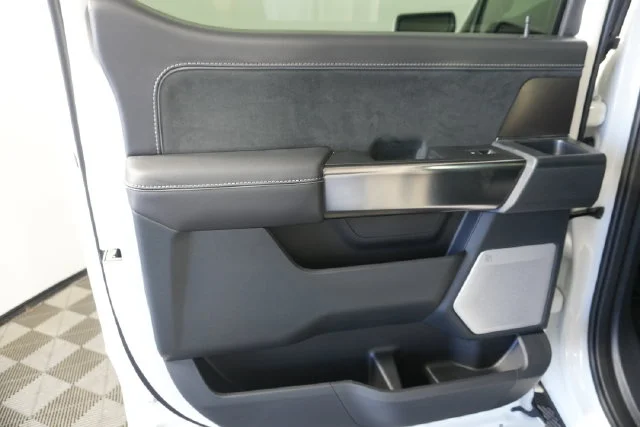 New 2026 Star White Metallic Tri-Coat Ford Platinum® image 32