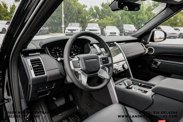 Used 2025 Santorini Black Metallic Land Rover S image 2
