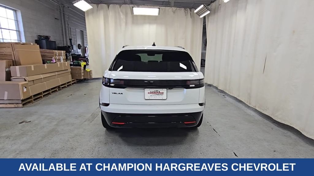 Used 2025 Ostuni Pearl White Metallic Land Rover Dynamic SE image 10