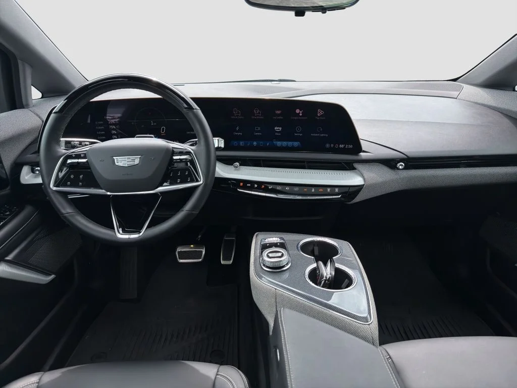 Used 2025 Silver Cadillac Luxury image 14