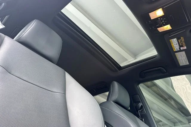 Used 2022  Lexus 460 image 20