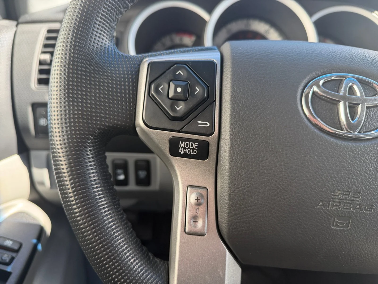 Used 2014 Super White Toyota Base image 11