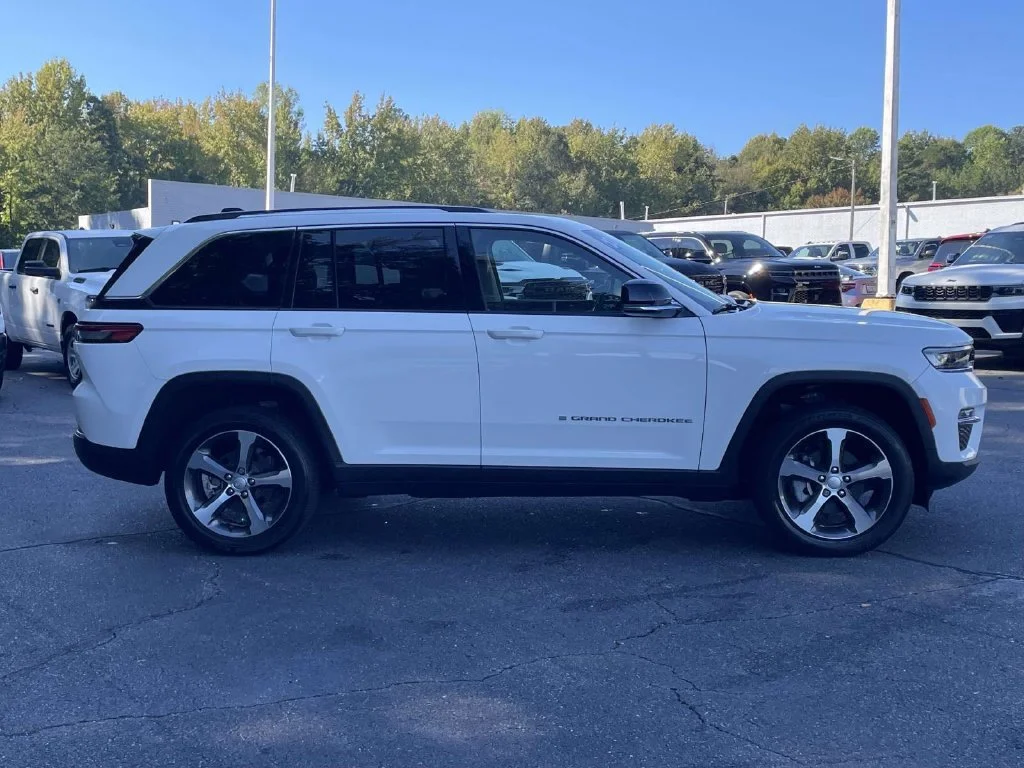 Used 2023 White Jeep Limited image 9