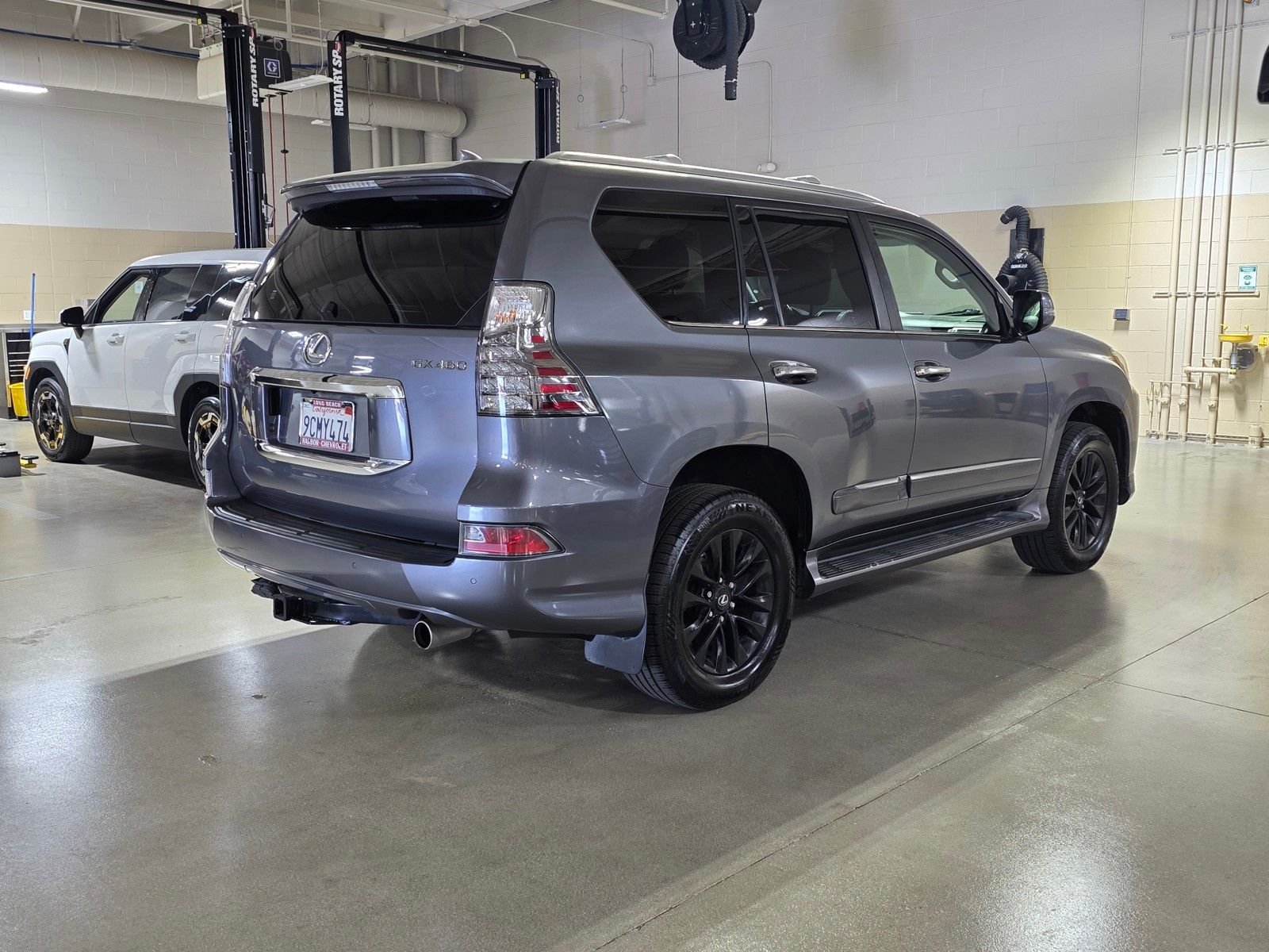 Used 2016 Gray Pearl Lexus 460 image 7