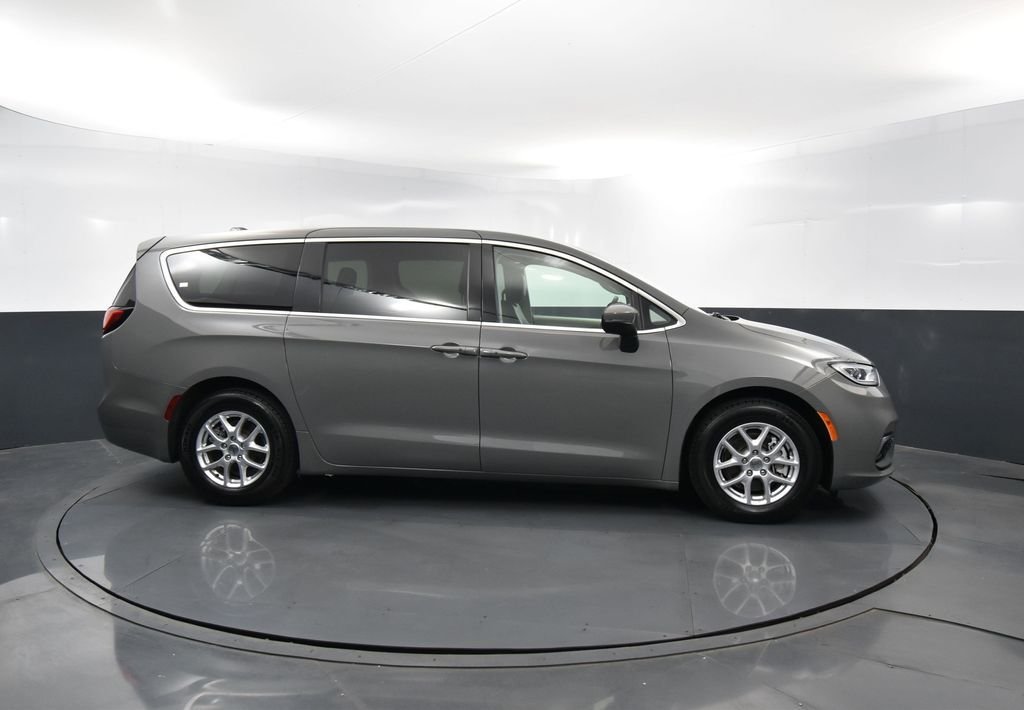 Used 2023 White Chrysler Touring L image 4