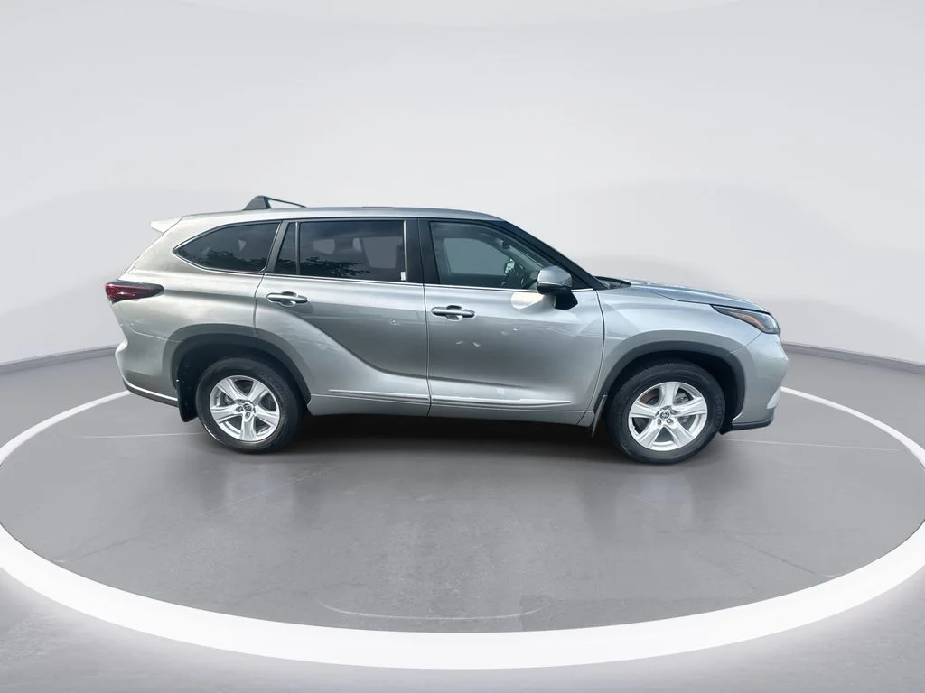 Used 2023 Silver Toyota LE image 9