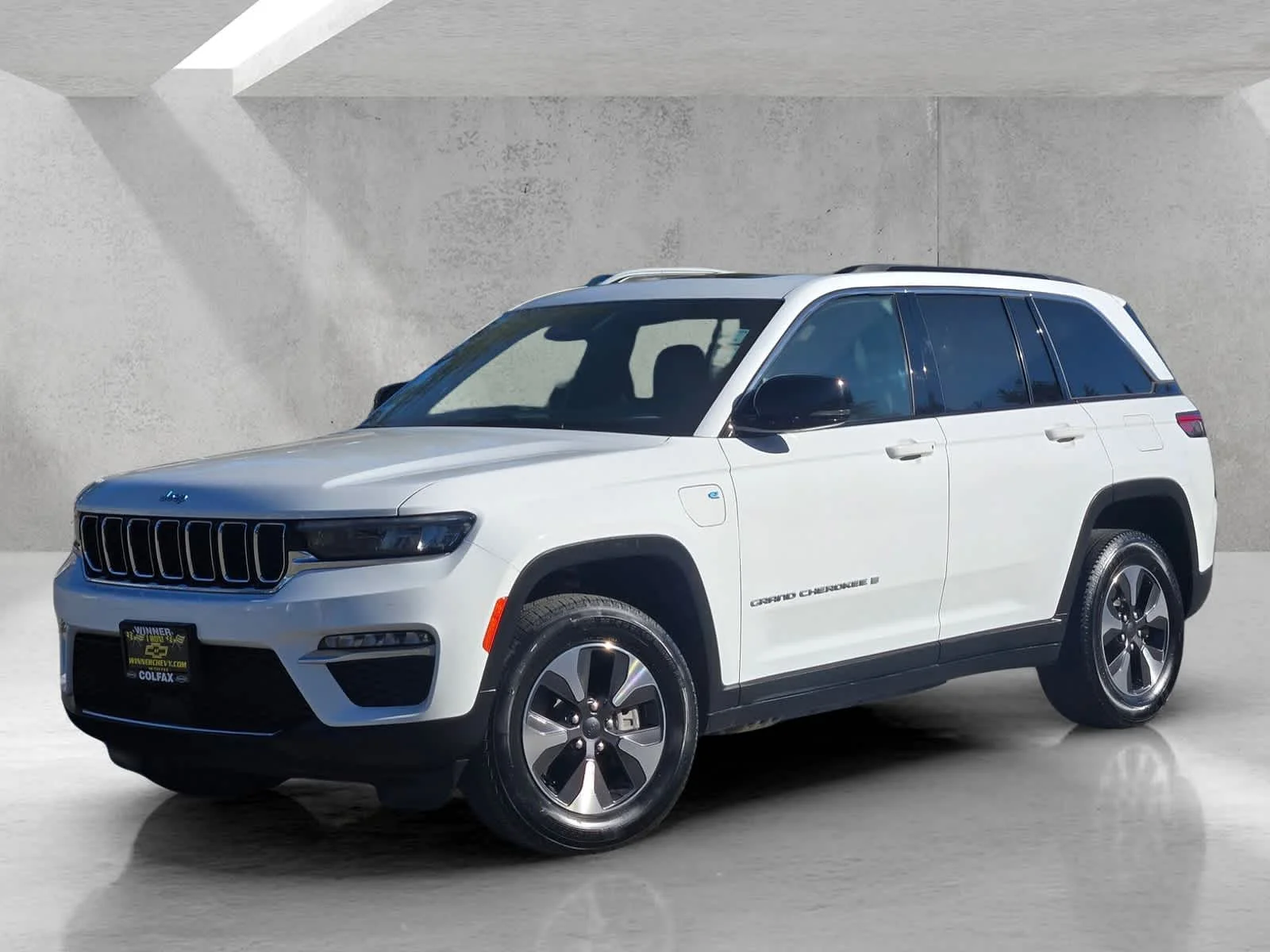 Used 2024  Jeep  image 8
